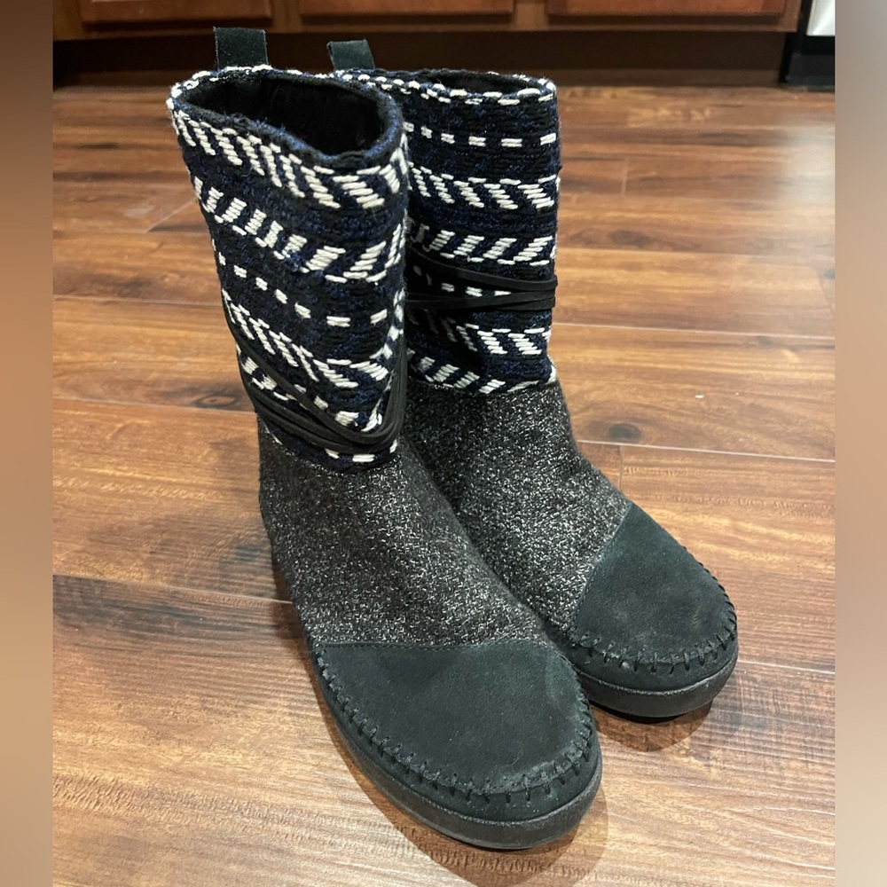 Toms Nepal boots excellent barely used condition